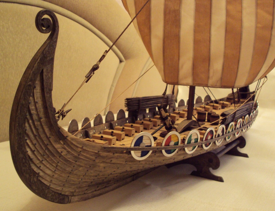 Три ладьи. Ладья Драккар викингов. Корабли викингов драккары. Дракар викингов модель. Корабль викингов Драккара.